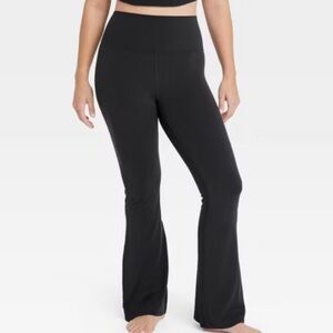 All in Motion Black Everyday Soft Ultra High-Rise Flare Leggings